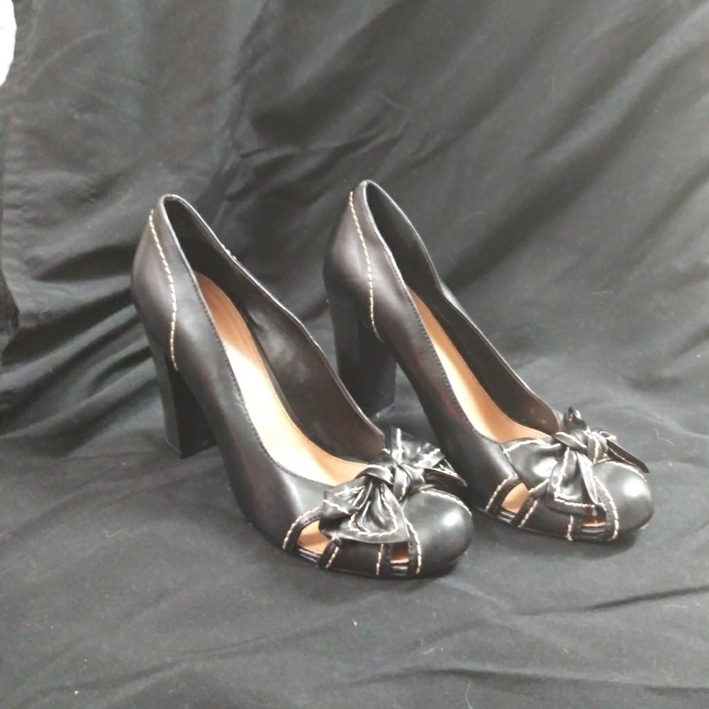 Xhilaration brown MaryJane type heels with bow